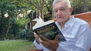 AMLO reaparece públicamente para presentar "Grandeza", su nuevo libro