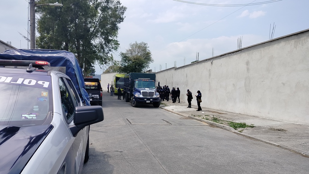 Localizan 229 migrantes, entre ellos 17 menores, en tráiler en Veracruz