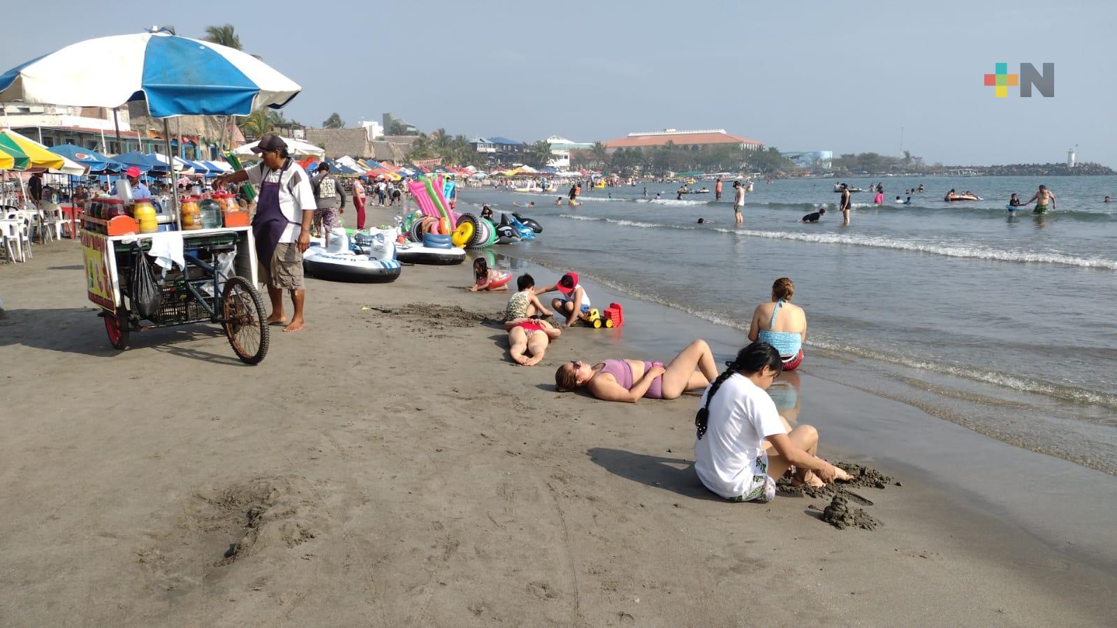 Rescatan a joven que intentó quitarse la vida en playa de Veracruz